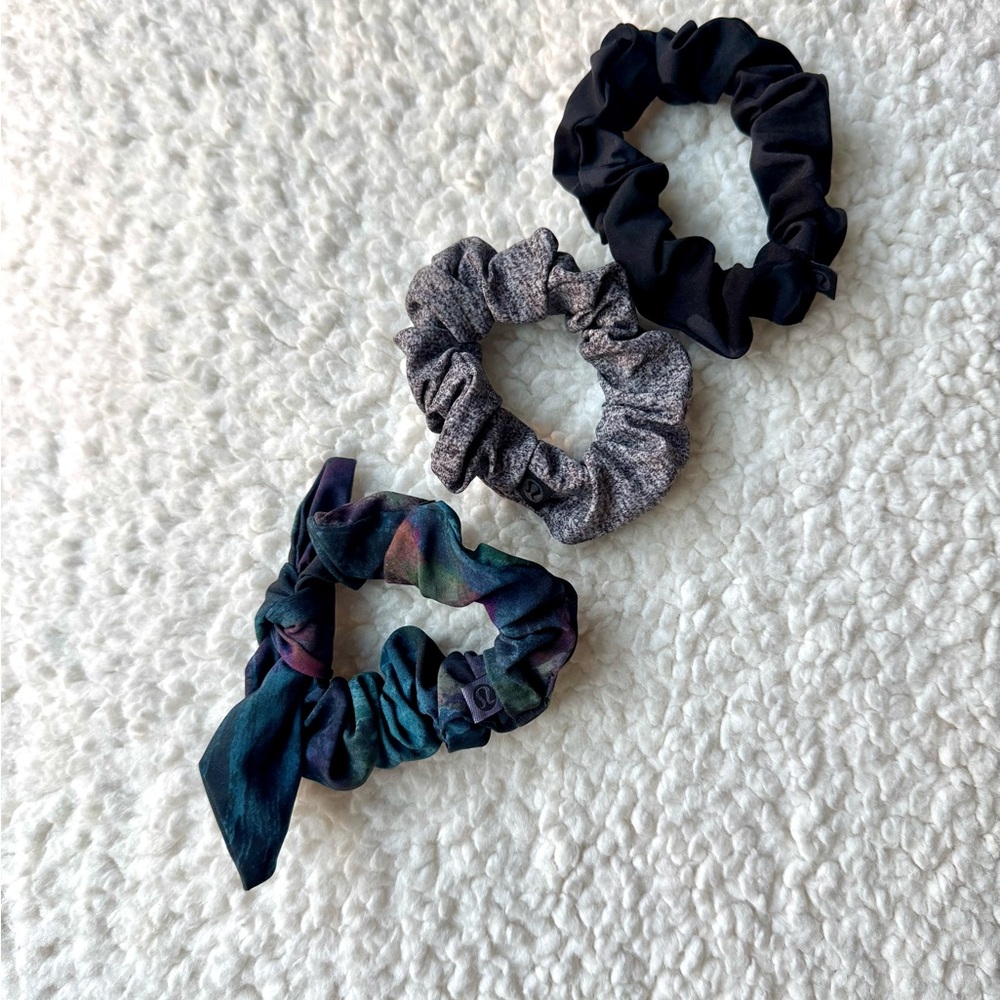 Lululemon Uplifting Scrunchies set of 3 VCUG/Like New